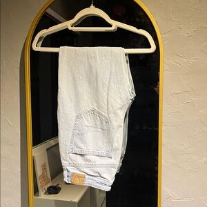 American Eagle Light Wash Ripped Jeans – Size 4 Regular